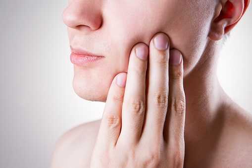 Quelques remèdes et solutions naturelles pour soigner un aphte